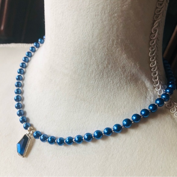 Handcrafted repurpose blue geometric glass pendant Czech glass Pearl necklace - Picture 4 of 9